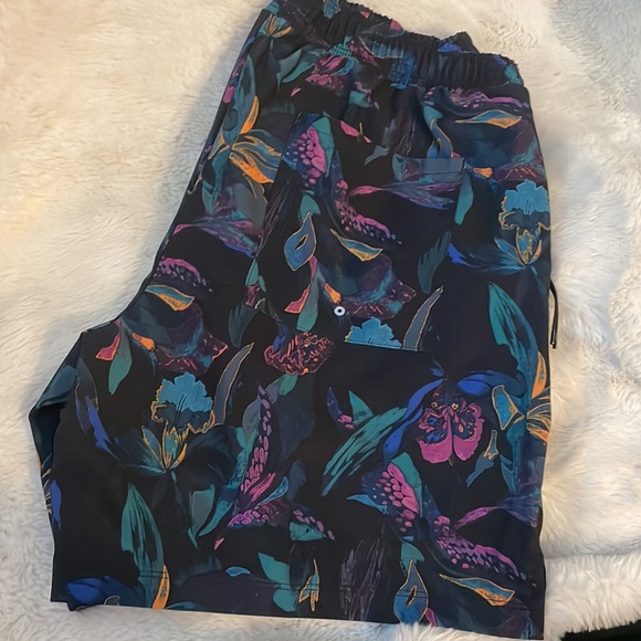 NWOT All In Motion UPF Hybrid Swim Shorts Trunks Men's Medium 32 34 Black Floral - Picture 4 of 7